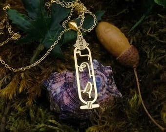 Collar con nombre y jeroglífico de Anubis con cartucho / Colgante de Anubis hecho a medida con nombre / Collar del Antiguo Egipto / Joyas del Antiguo Egipto