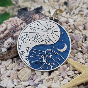 Op maat gemaakte zilveren yin yang-ketting met naam, gepersonaliseerde yin yang-hanger berg en zee, tai chi-ketting, zen-hangersieraden