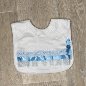 Fancy detail bib with blue ribbon