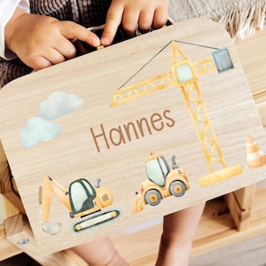 Holzbox Holzkoffer mit Griff Erinnerungskoffer Geschenkbox personalisiert mit Namen bedruckt farbig Baustellen-Motiv Bagger Kran Kinder
