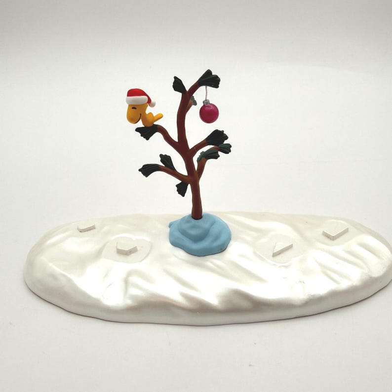 Hallmark Tabletop Display Hallmark Keepsake Peanuts 30th Anniversary Snow Scene Tabletop Display ...