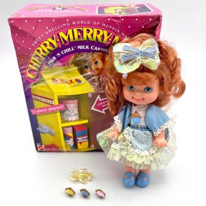 Mattel Cherry Merry Muffin Pour N Chill Caixa de Leite Geladeira Playset 1988 Boneca