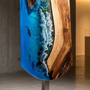 Benutzerdefinierte Harz Ozeanwellen Couchtisch mit Hai - Live Edge Wood