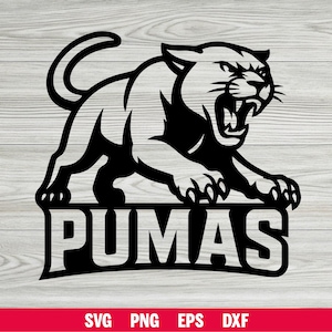 Puede incluir: Gráfico en blanco y negro de un puma rugiendo con la palabra "PUMAS" debajo. El puma está representado en movimiento. La parte inferior de la imagen muestra "SVG PNG EPS DXF" en texto blanco sobre un fondo rojo.