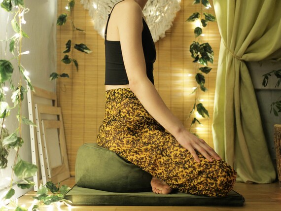 Round Zafu Yoga Meditation Cushion with Organic Buckwheat Fill
