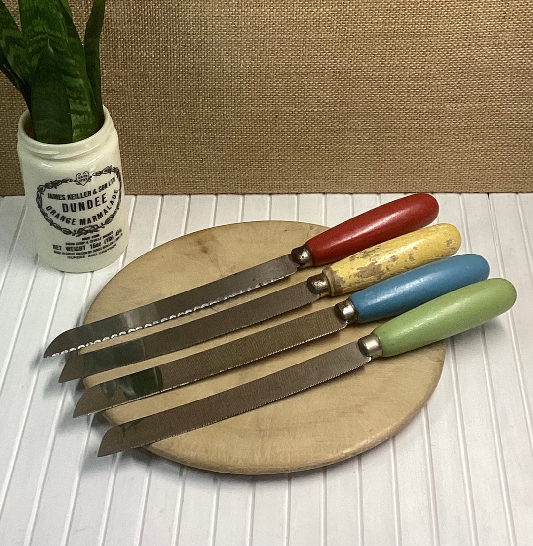 Vintage Bread Knife Wooden Handled Country Farmhouse Retro Kitchenalia