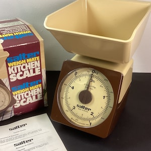 Retro Vintage Kitchen Scales Salter 33 Brown Beige c.1980s. Vintage Kitchenware