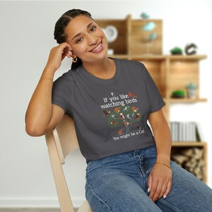 La camiseta linda para amantes de los pájaros es divertida para la observación de aves y la camiseta con humor de gatos se siente suave para mujeres o hombres Regalo de nerds de pájaros para papá Regalo de ornighólogo Charcoal
