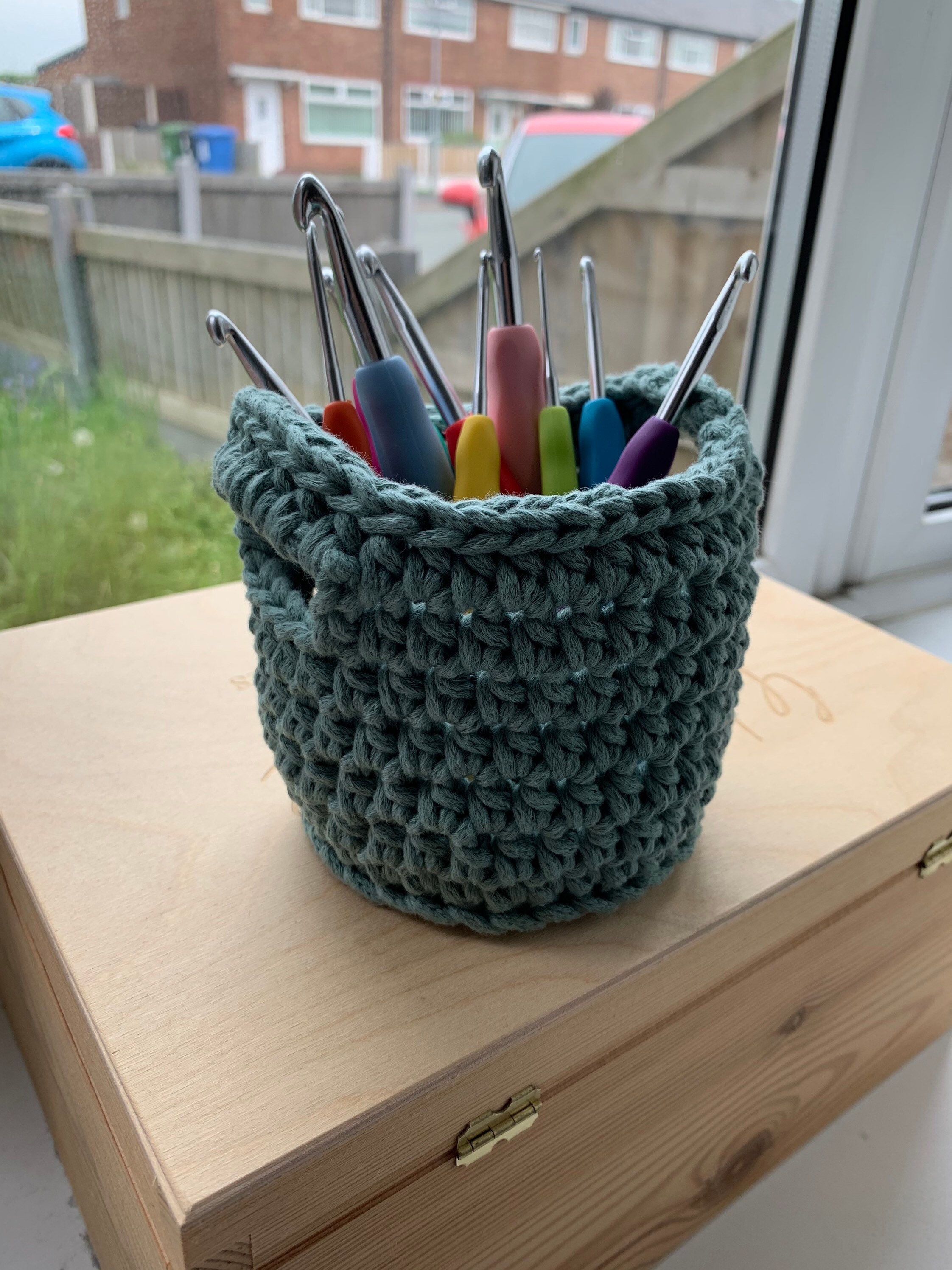 Cesta de almacenamiento pequeña con ganchillo a mano. | Etsy