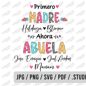 Könnte beinhalten: Ein farbenfrohes Grafikdesign mit dem Text "Primero Madre Hildega Blimar Ahora Abuela Jose Enrique Joel Andres Mariam". Der Text ist in einer verspielten Schriftart mit Herzen und floralen Akzenten.