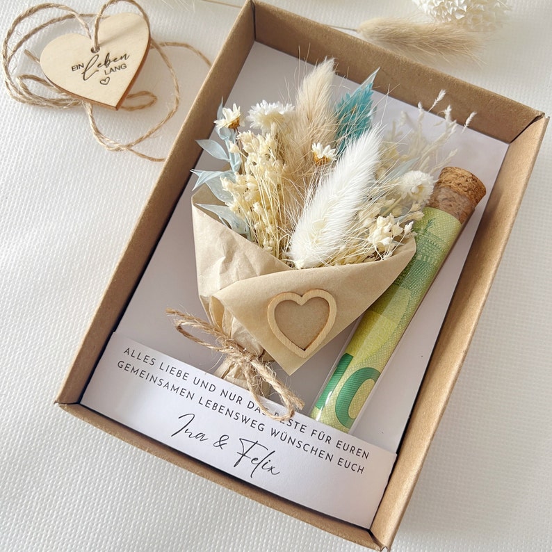 Geschenkschachtel Geldgeschenk zur Hochzeit Blumenstrauß Trockenblumen Personalisiert Handgefertigt Bild 3