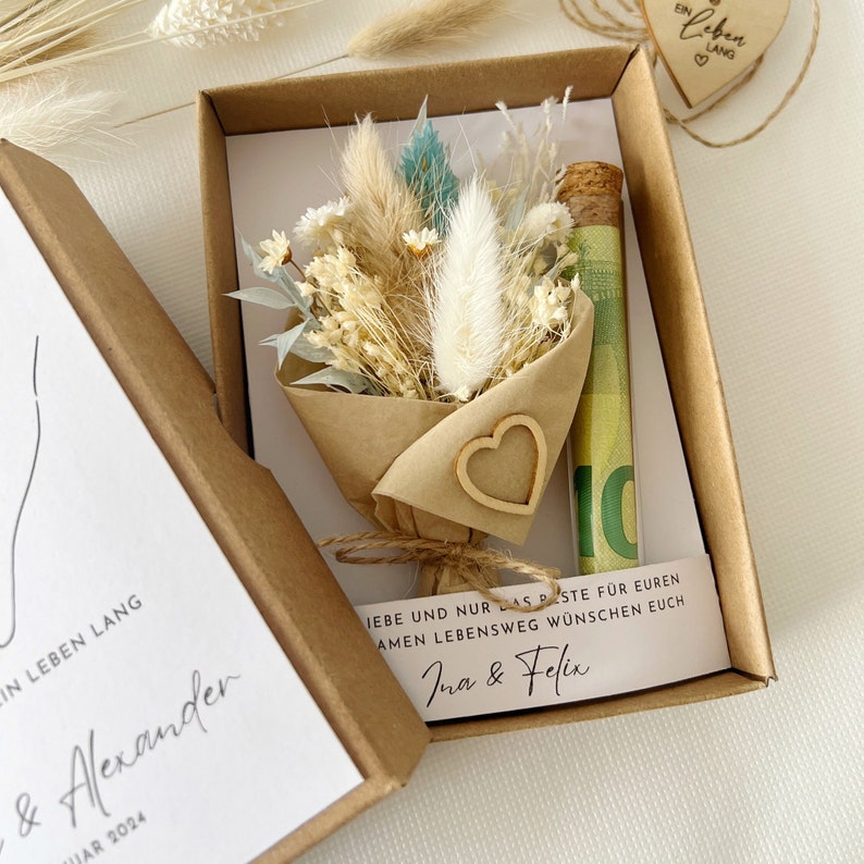 Geschenkschachtel Geldgeschenk zur Hochzeit Blumenstrauß Trockenblumen Personalisiert Handgefertigt Bild 2