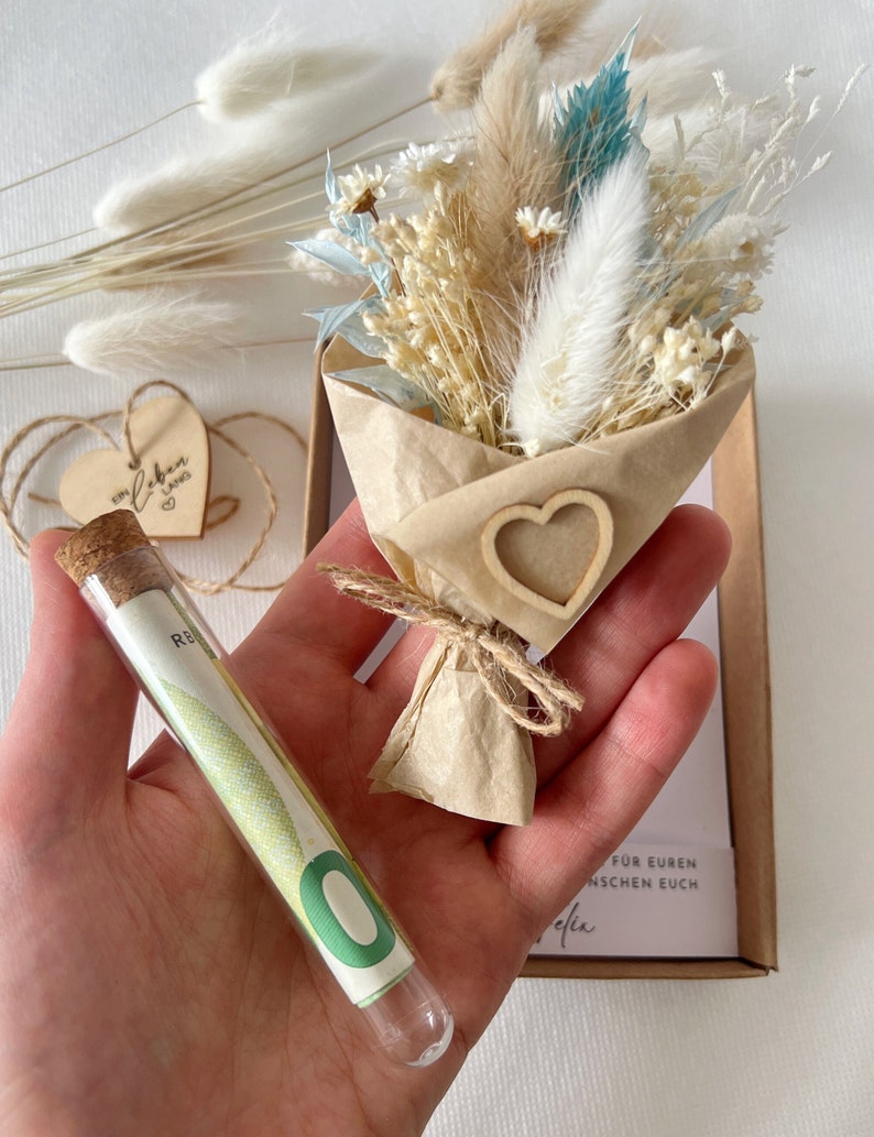 Geschenkschachtel Geldgeschenk zur Hochzeit Blumenstrauß Trockenblumen Personalisiert Handgefertigt Bild 5