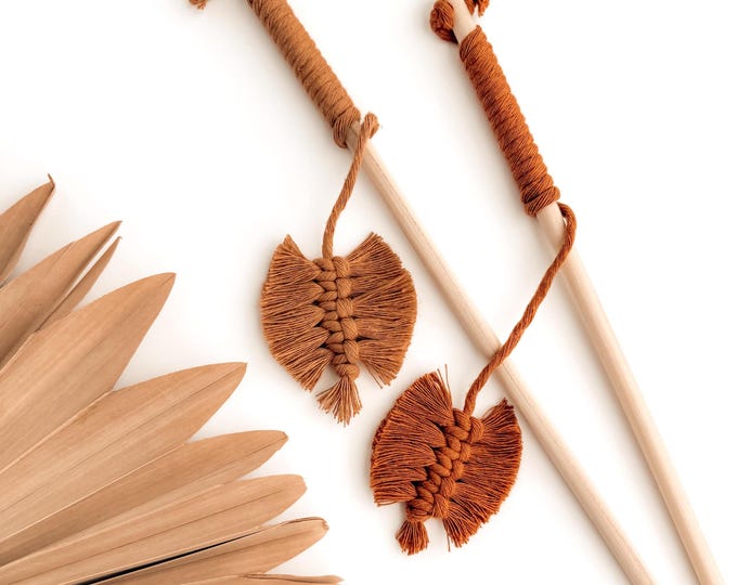 Varita de macramé para gatos / Juguete interactivo para ejercitar y enriquecer la vida de tu mascota / Sin plástico, sin colorantes, ecológico