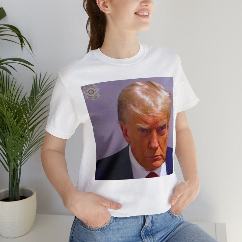Trump Mugshot 2023 Donald Trump Mugshot Trump Meme Shirt - Etsy Canada