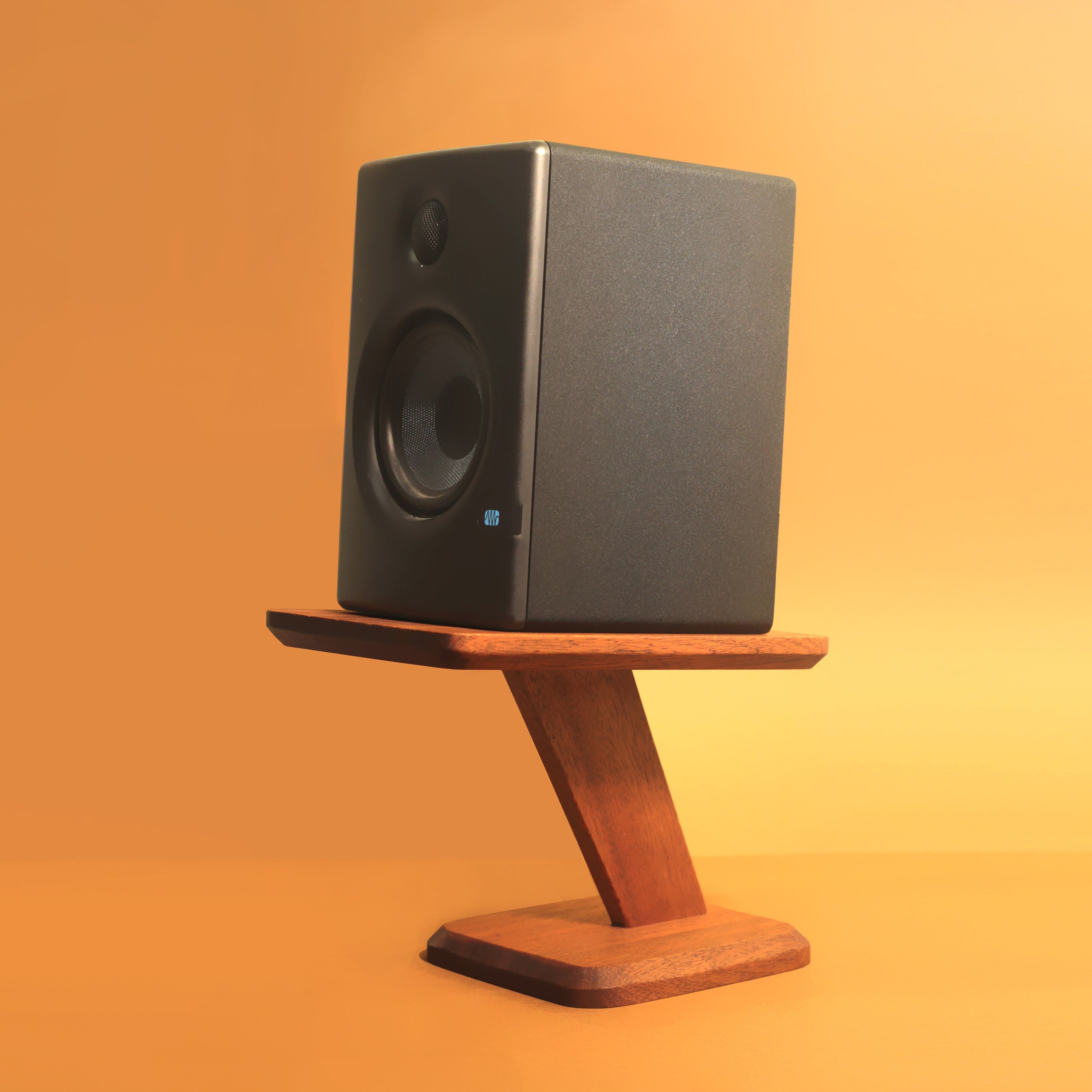 Wood speaker stands Nederland