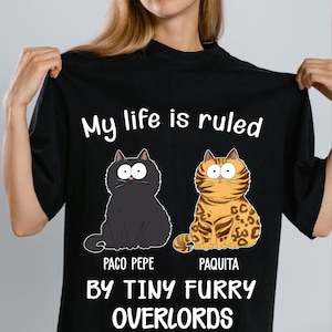 私の人生はパーソナライズされたTシャツ、カスタム猫シャツ、猫ママ猫パパギフト猫好きギフト、母へのギフトペット好きギフト誕生日ギフトによって支配されています