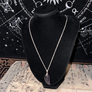 Amulet podróżny astralny wywołuje i wzmacnia podróże astralne. Dotrzyj do świata astralnego szybciej i wydajniej.