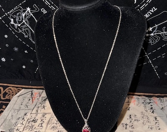 L'amulette suralimentée liée à 6 sorts d'amour