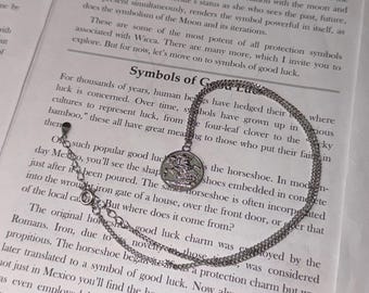 De krachtigste spreuk voor rijkdom en succes, een krachtig amulet met spreuken.