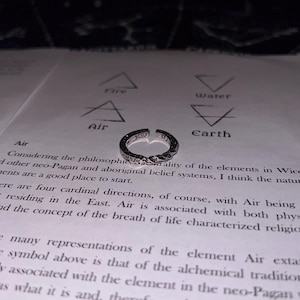 El anillo magnético de llamas gemelas: un poderoso hechizo de amor