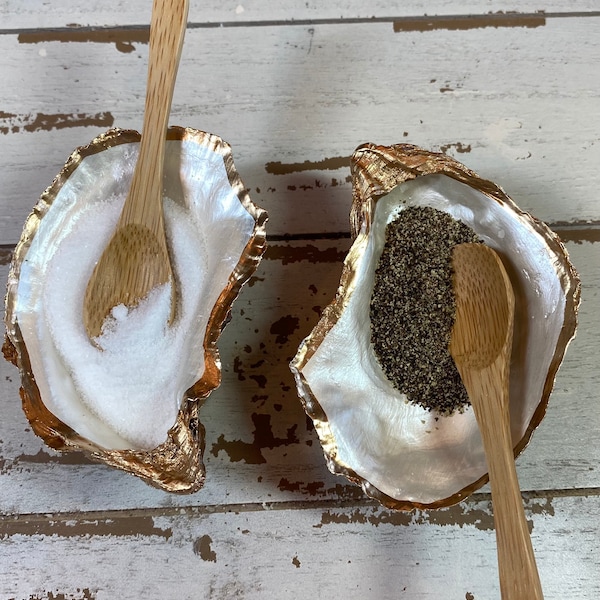 Paar vergoldete Austernschalen-Salz- und Pfefferschalen mit Löffeln | Salzstreuer Pinch Töpfe