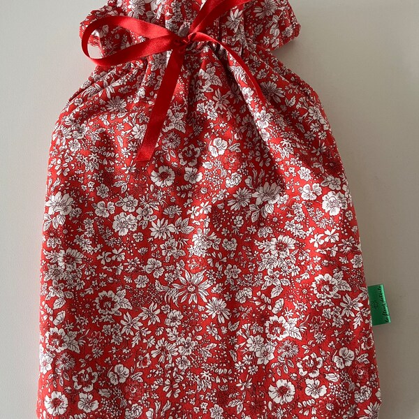 Housse pour bouillotte en coton Liberty (bouteille incluse) doublure en bambou floral cadeau de Noël fait maison Eco sans plastique cravate en satin de coton rouge