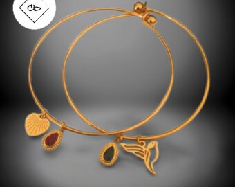 Joncs bracelet couleur or avec breloques colibri ou cœur et leur pierre noire ou rouge -création originale- bracelet acier inoxydable doré
