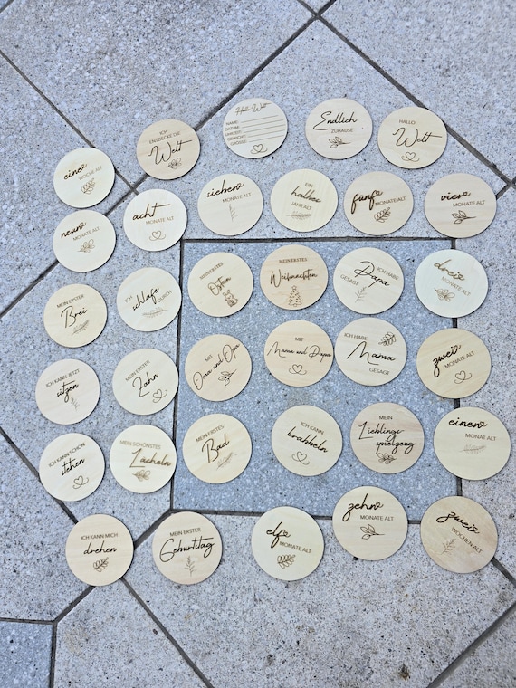 Baby milestone card made of wood Ø 10 cm – individually laser-engraved – baby photo prop – gift for newborns