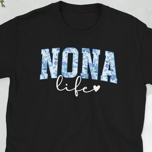 Proud Nona Grandma Nona Grandmother Nona Gifts Unisex T-Shirt