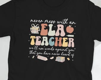 ELA教師用シャツ、ELA教育ギフト、英語教師へのギフト、ELAスクワッドユニセックスTシャツ