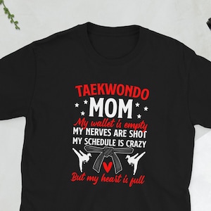 Best Taekwondo Mom Taekwondo Fighter Mom Gifts Unisex T-Shirt