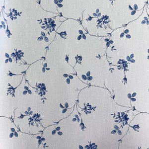 Blaue Florale Tapetenmuster