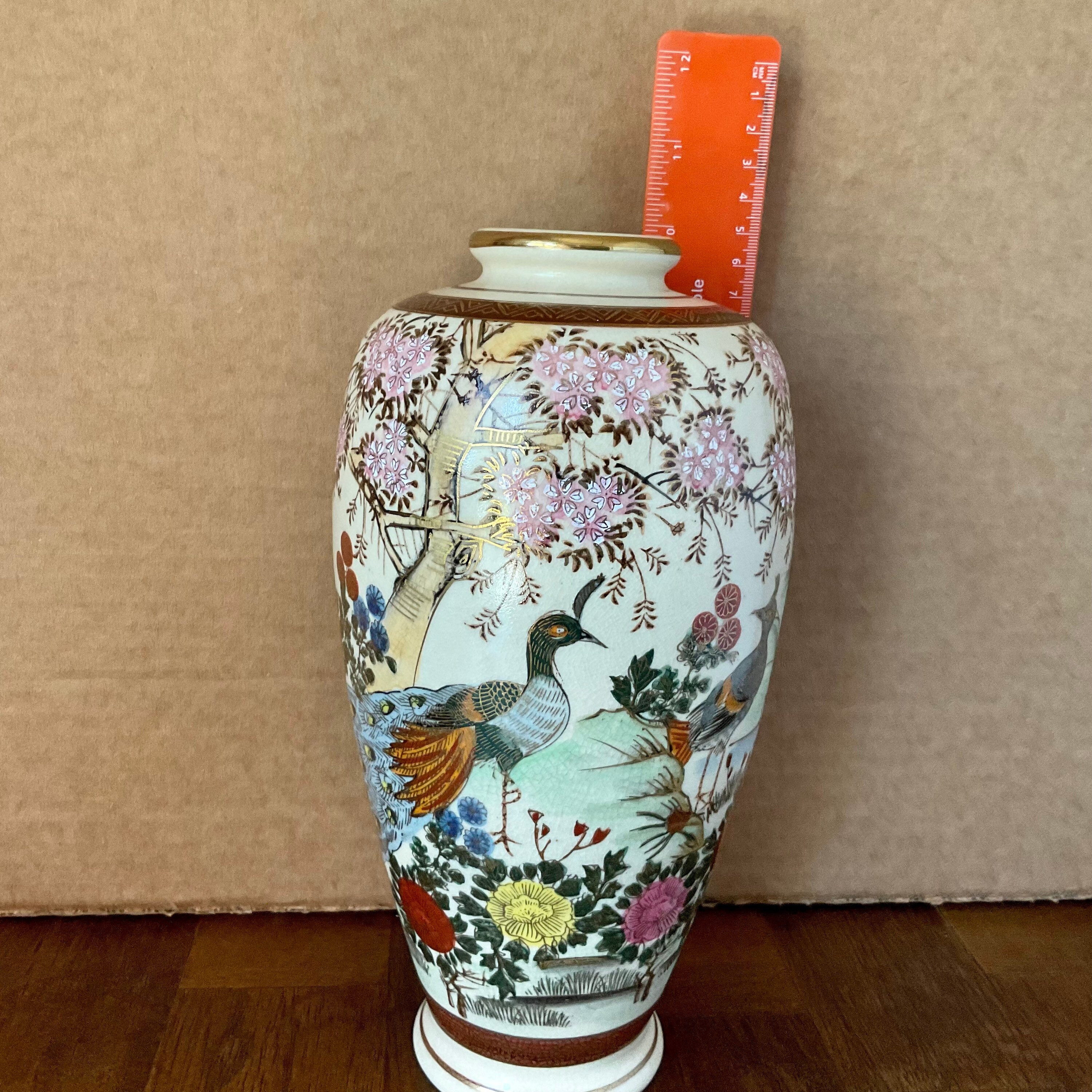 明治時代の金彩手描き孔雀と桜の彩色が施された、ヴィンテージ薩摩焼の