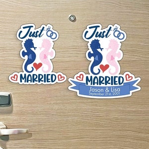  2 Pcs Large Just Married Car Decorations Just Married Car  Magnets Sign Decoration 13.9 x 8.8 Inch Honeymoon Rear Tailgate Car Magnet  Stickers for Wedding Car Door Panel Refrigerator(Black and Red) 