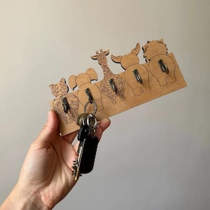 Wooden Safari Animal Key Holder – Wall Rack with Tail Hooks, Eco-Friendly Zoo Decor for Kids Room, Nursery, or Entryway