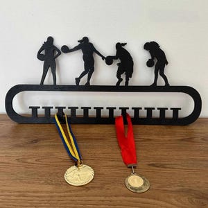 Porta-medalhas de basquete de madeira para meninas – Suporte de parede para prêmios esportivos, cabide de medalhas preto, decoração de quarto de atleta feminina