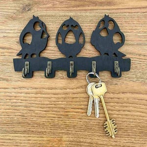 Wooden Bird Key Holder – Wall Key Hanger, Eco Entryway Hook Rack, Rustic Black Organizer, Laser Cut Nature Decor, Minimalist Style