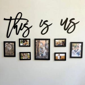 Colagem de fotos de família This Is Us - Arte de parede - Molduras pretas ecológicas, layout de galeria personalizado, decoração rústica moderna para casa