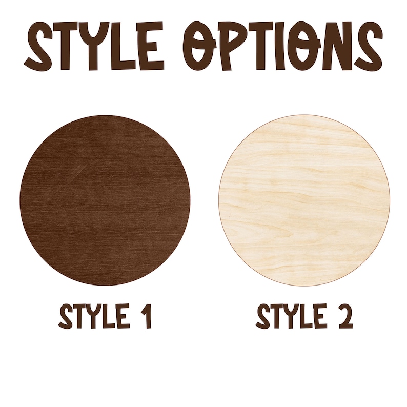 Pu&ograve; includere: Due cartelli rotondi in legno, uno marrone e uno in legno chiaro, con il testo "STYLE 1" e "STYLE 2" sotto ciascuno.