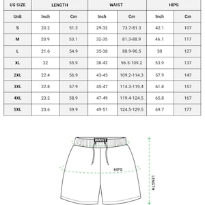K&ouml;nnte beinhalten: Eine Gr&ouml;&szlig;entabelle f&uuml;r hawaiianische Shorts mit Allover-Print, die US-Gr&ouml;&szlig;en von S bis 5XL mit L&auml;nge, Taille und H&uuml;fte in Zoll und Zentimetern auflistet. Eine Strichzeichnung der Shorts zeigt die Messpunkte f&uuml;r Taille, H&uuml;fte und L&auml;nge.