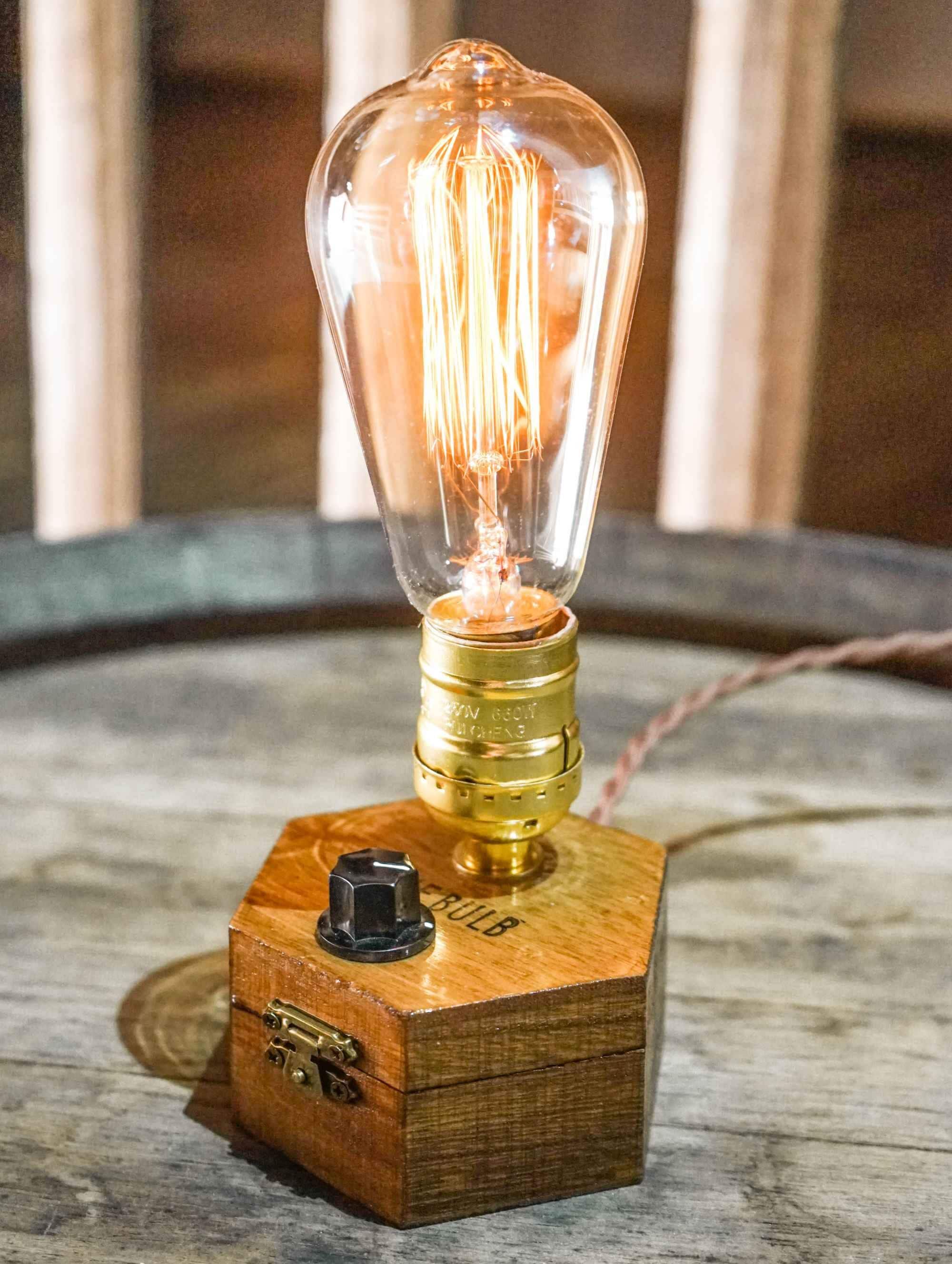 Lámpara de Mesa vintage hecha a mano con madera de pallet