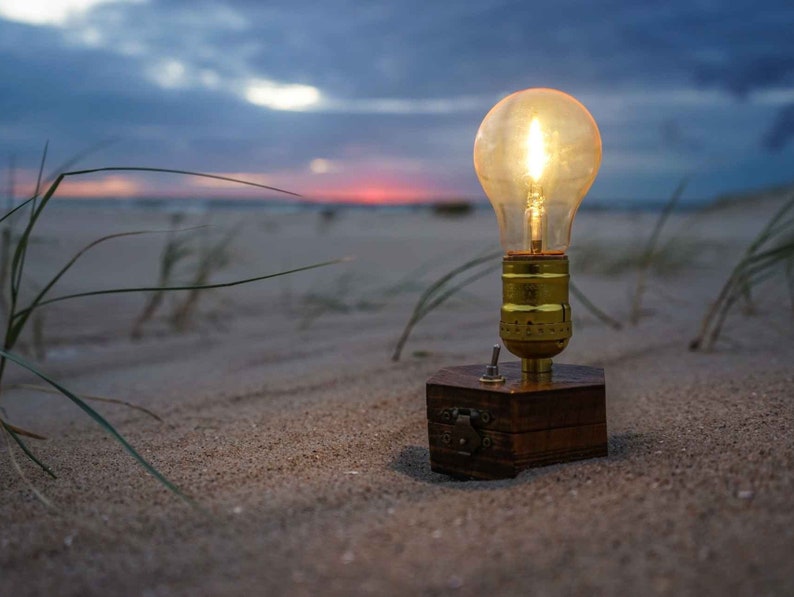 Travel Gadget BEACH Lamp TIMEBULB backpacker vans hiking Portable Lantern accu battery powered wireless table lamp picnic outdoors decor Qi charging cordless Charger Smoked Glass Edison Bulb Gold Socket E27 LED vanlife gift Christmas present candles