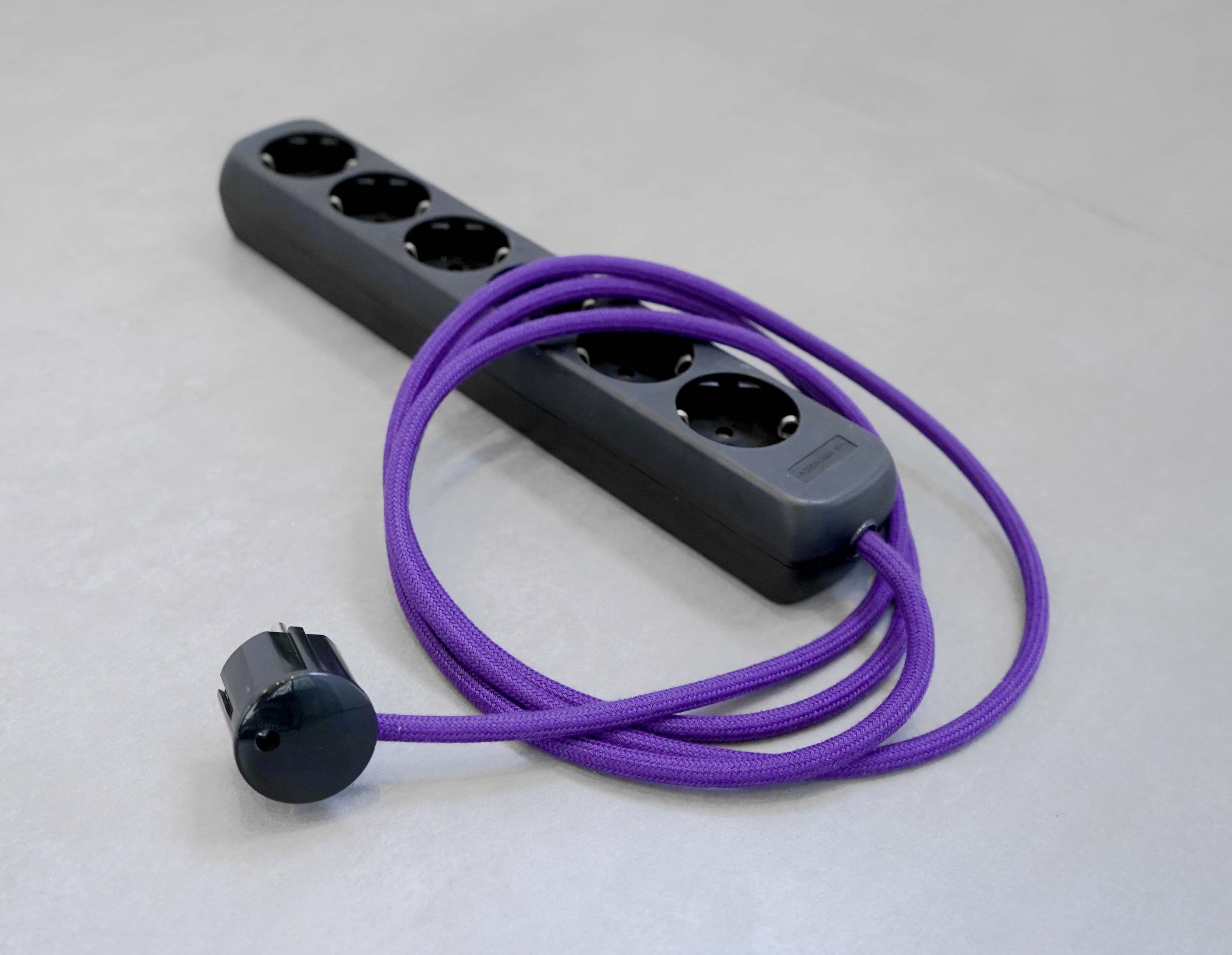 Doppelstecker für Steckdose, Verlängerungskabel mit 2 Schuko-Steckdosen Doppelstecker für Steckdose, Verlängerungskabel mit 2 Schuko-Steckdosen