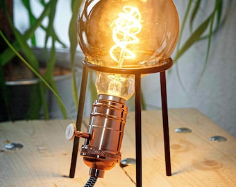 Lampe de table LED sur trépied TIMEBULB LAB | Éclairage domestique de laboratoire industriel vintage Loft Edison steampunk, douille en cuivre E26 E27 cadeau cordon de chanvre