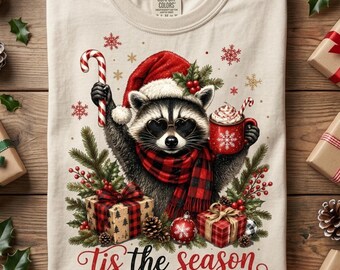 クリスマスのアライグマのPNG昇華プリントデザイン、季節到来、チェック柄の冬のホリデーグラフィック（デジタルダウンロード）