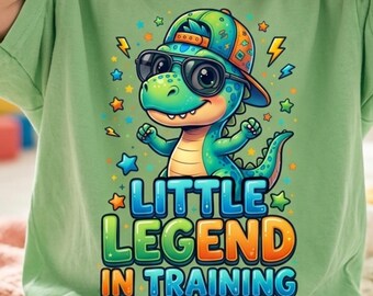 Uroczy dinozaur-legenda w trakcie szkolenia PNG, projekt sublimacji z okazji powrotu do szkoły dla przedszkolaków, urocze grafiki dla dzieci (pobieranie cyfrowe)