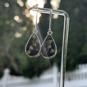 Natural Baby’s Breath Pressed Flower Earrings / Silver / Resin / Handmade