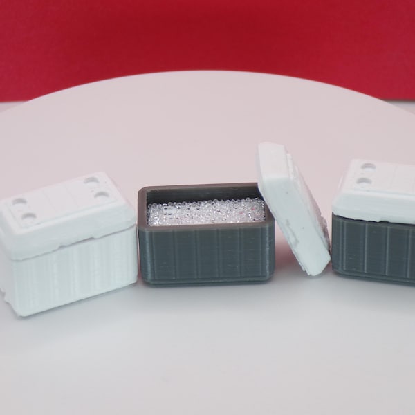 1:24 Scale Miniature 48 Quart Coolers with Removable Lid & "Ice" - Perfect for That Romantic Picnic - 1/25 Scale and G Scale Compatible