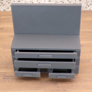 1:24 Scale Miniature Garage Mechanic’s Worktable with Working Drawers | Dollhouse Workshop Table | Scale Model Workbench for Dioramas